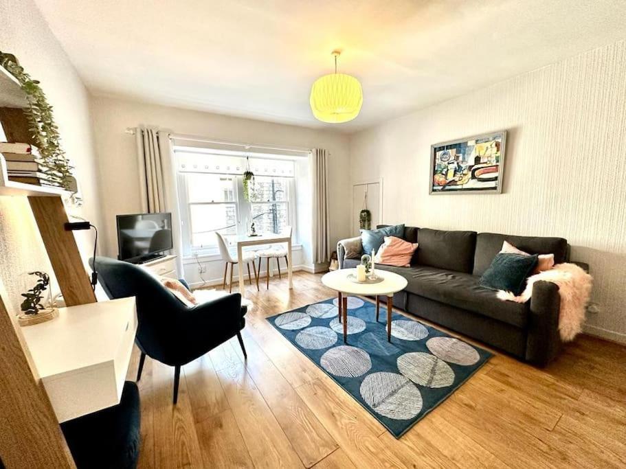 Centre Hidden Hideout For 2 Apartment EDI