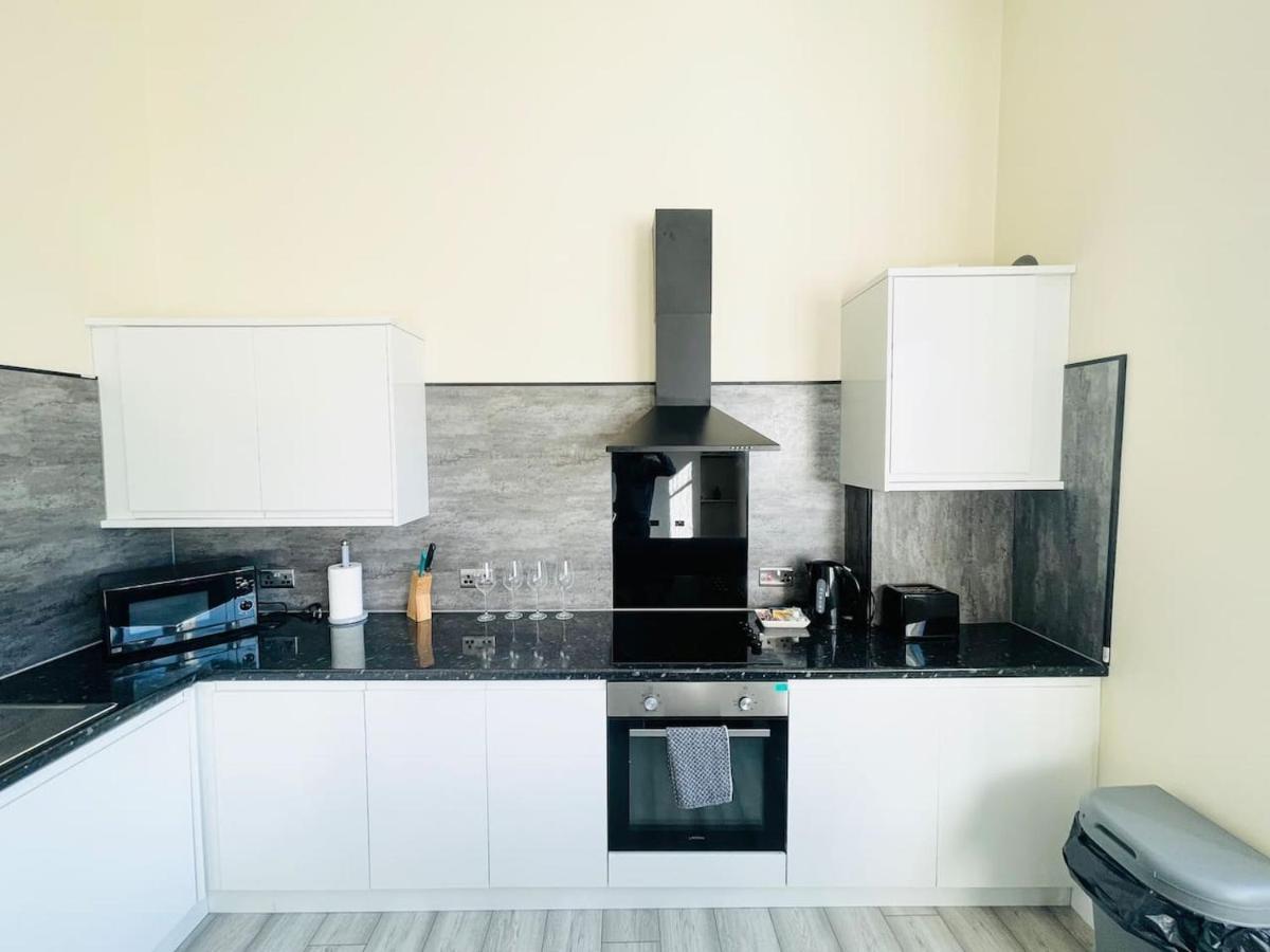 Apartment Large Flat In F2