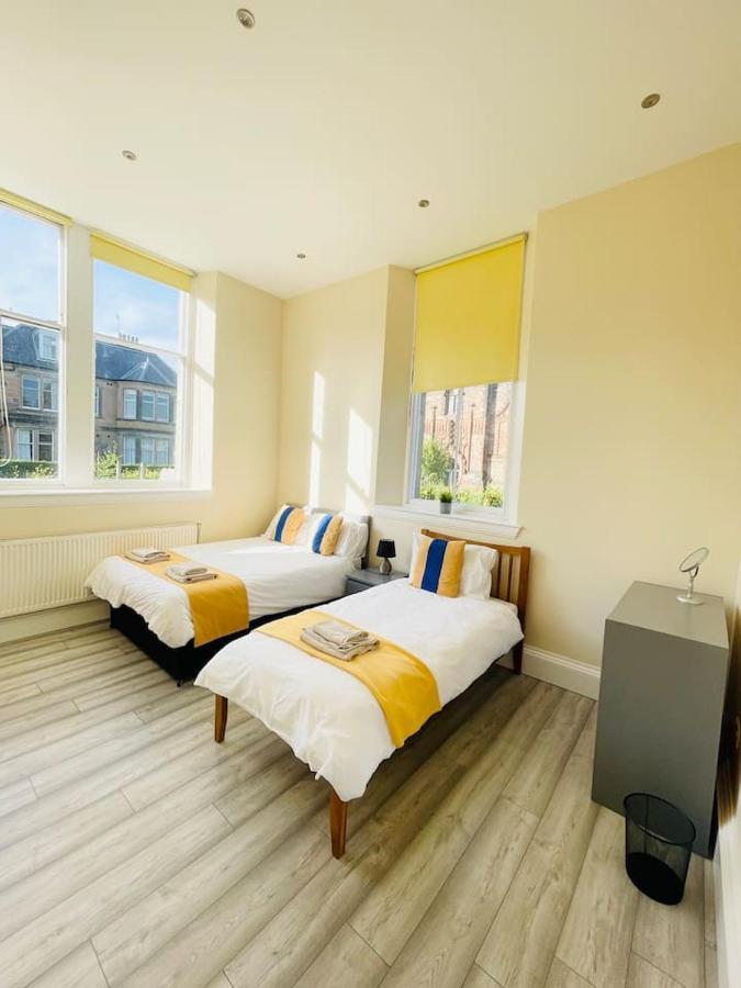 Large Flat In F2 Edinburgh