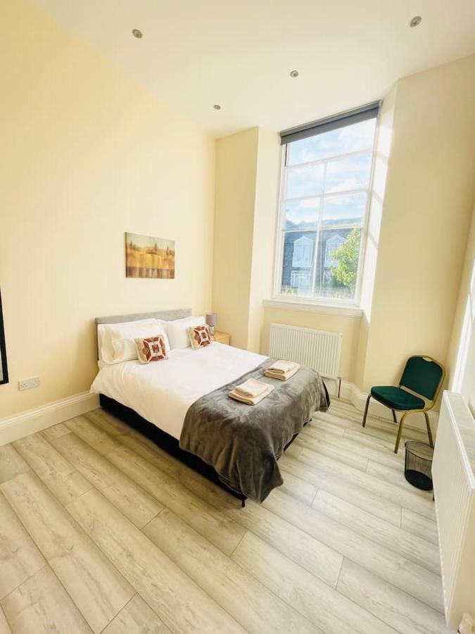 Large Flat In F2 Edinburgh