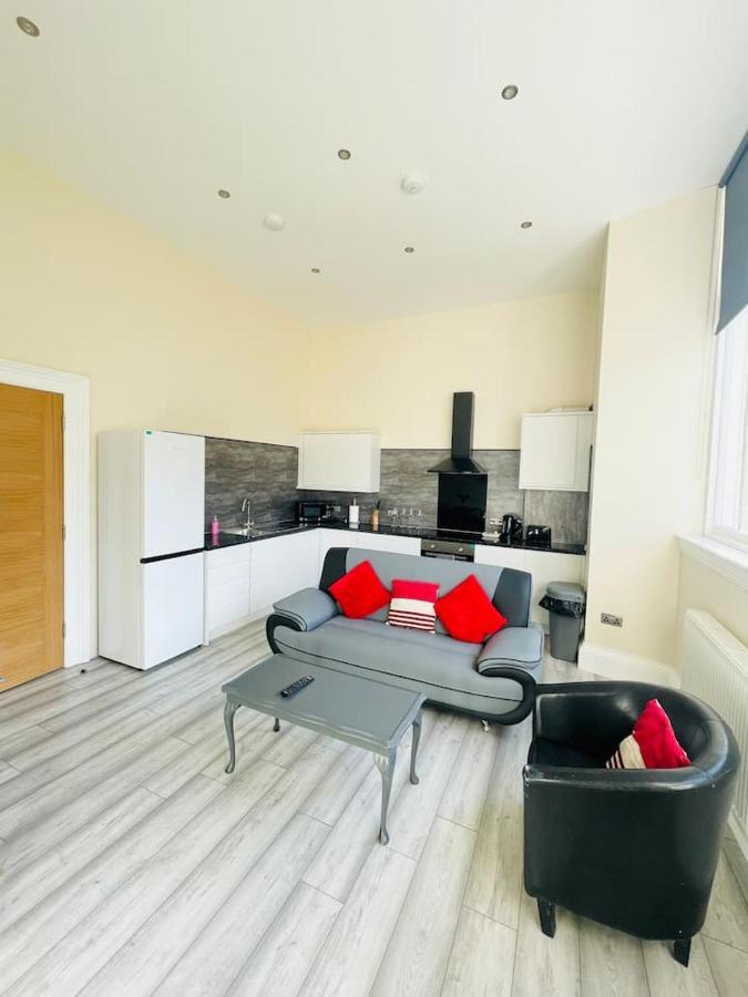 Large Flat In F2 Apartment *