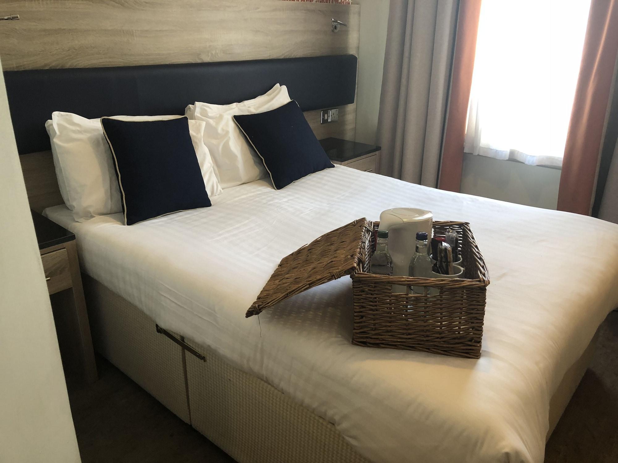 Cairn & Aparthotel EDI