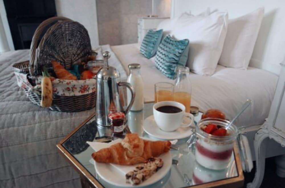 Brooks Hotel 3*