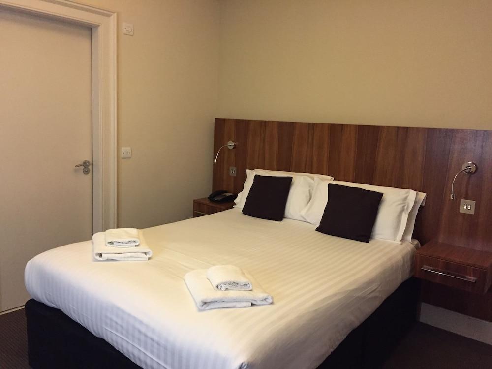 Hotel The Place