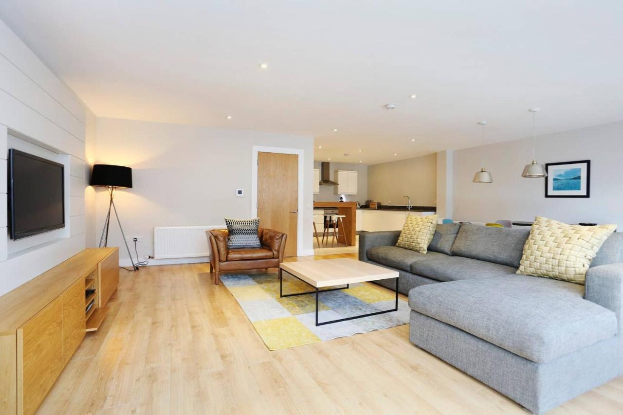 Stunning West End Hub Apartment Edinburgh