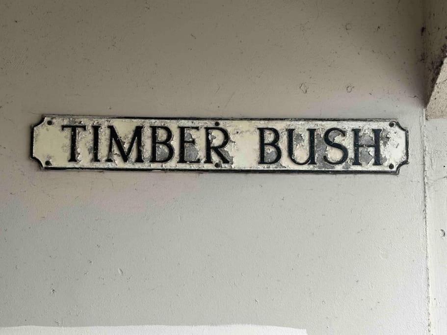 Timber Bush Apartment *