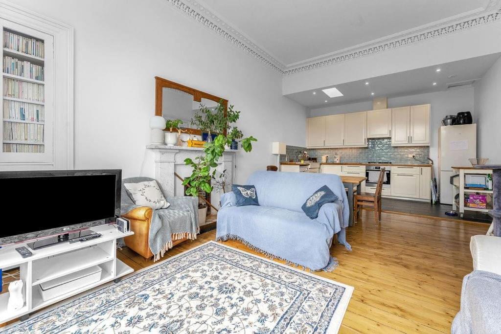 Bright And Spacious Flat Overlooking The Meadows Apartment *
