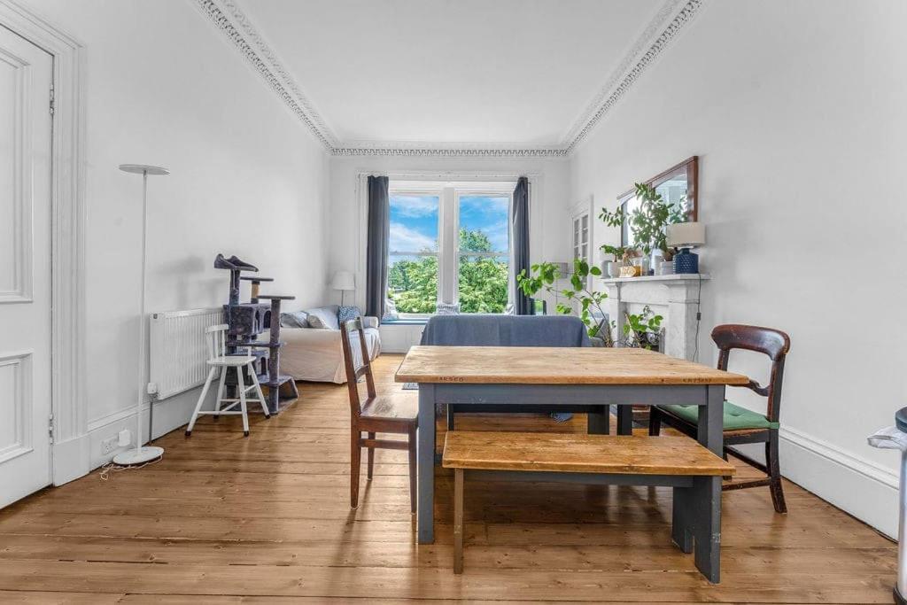 Apartment Bright And Spacious Flat Overlooking The Meadows *