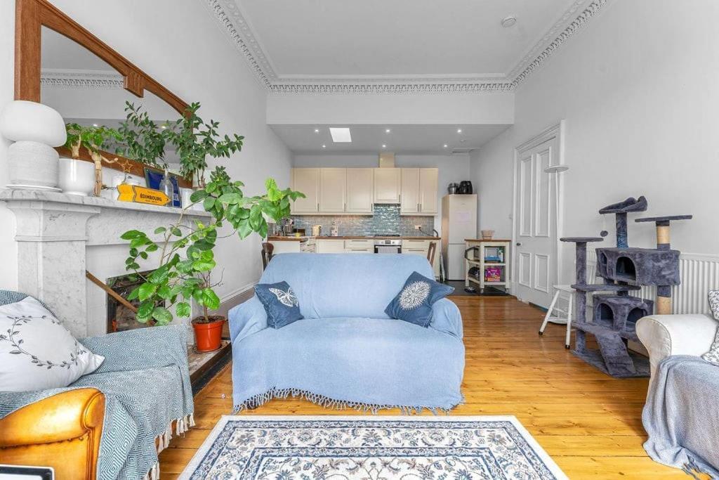 Bright And Spacious Flat Overlooking The Meadows * Edinburgh