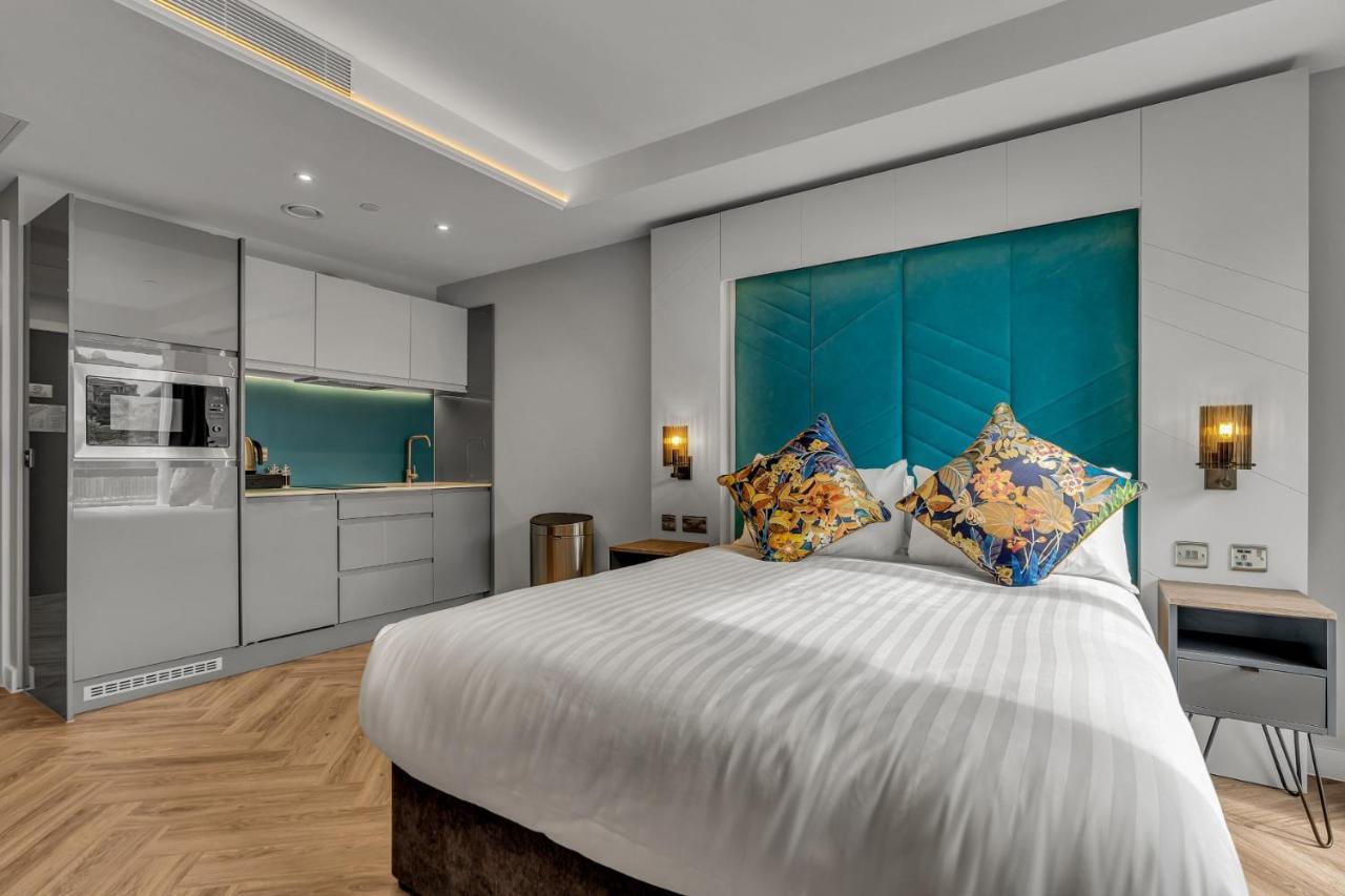 Roomzzz Aparthotel