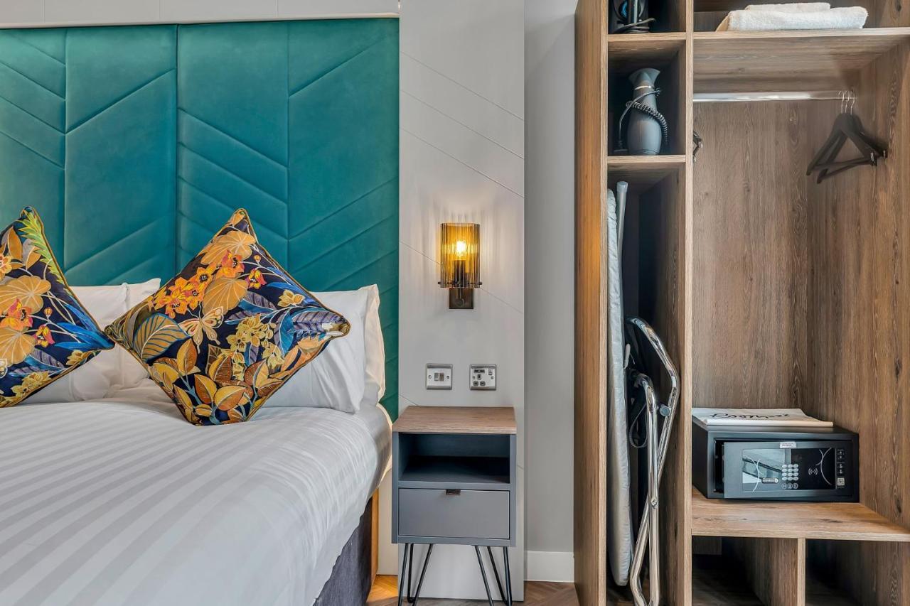 Roomzzz Aparthotel