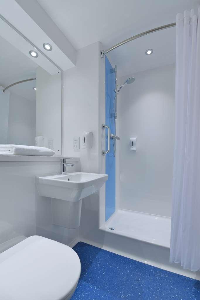 Travelodge Airport Hotel 2*