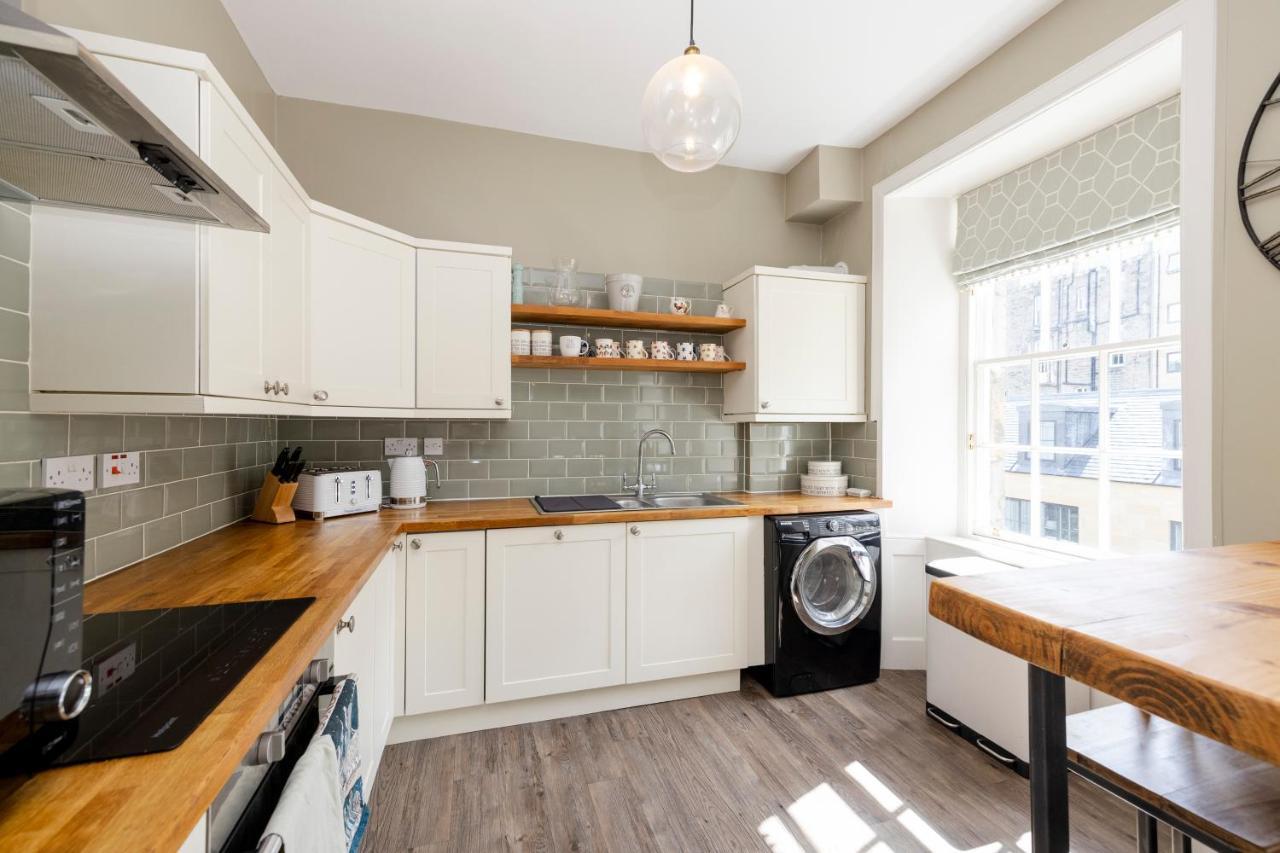 Elegant 2-bedroom In Centre Apartment Edinburgh