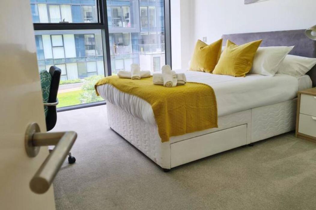 The Simpson - Luxury 2 Bed - Private Parking Apartment Edinburgh