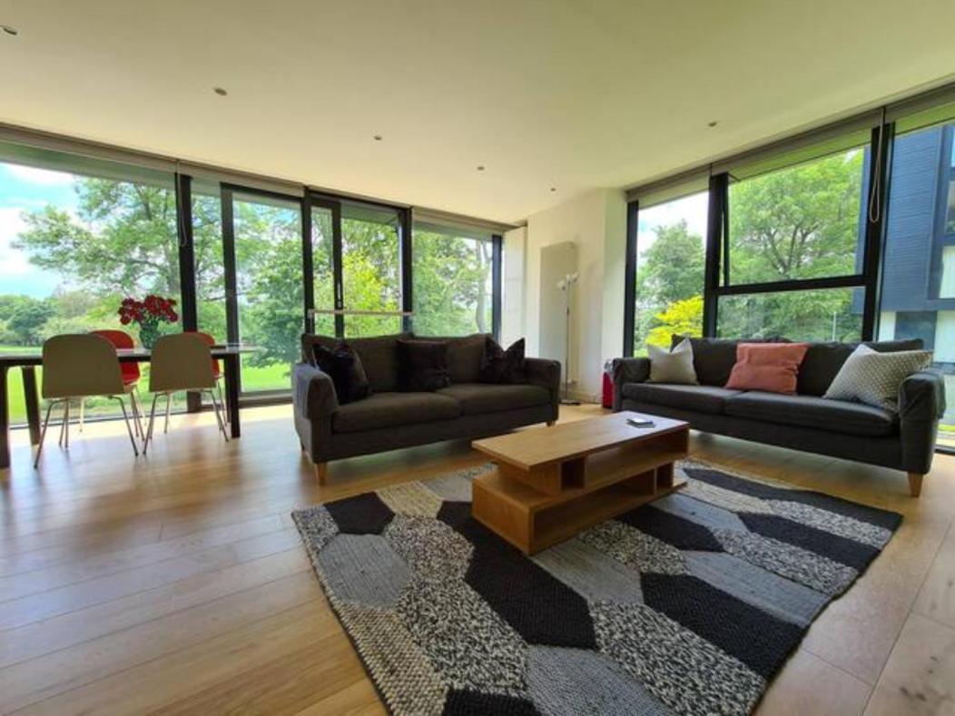 The Simpson - Luxury 2 Bed - Private Parking *