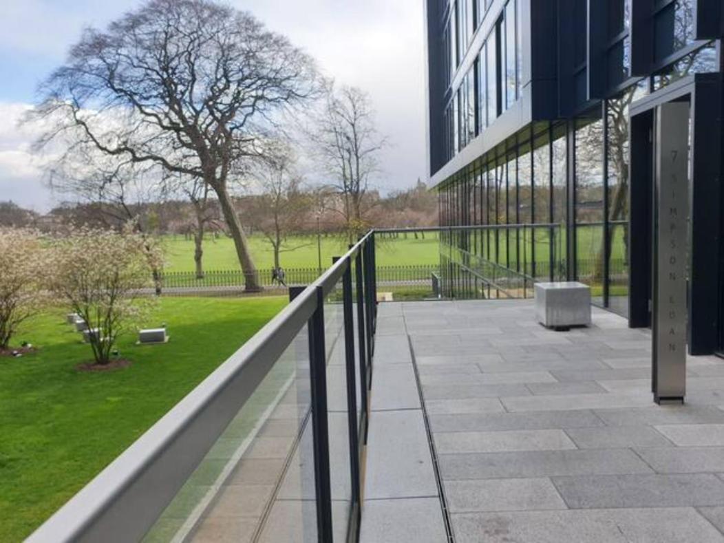 Apartment The Simpson - Luxury 2 Bed - Private Parking Edinburgh