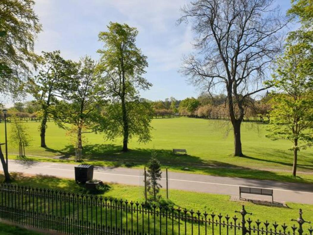 The Simpson - Luxury 2 Bed - Private Parking * Edinburgh