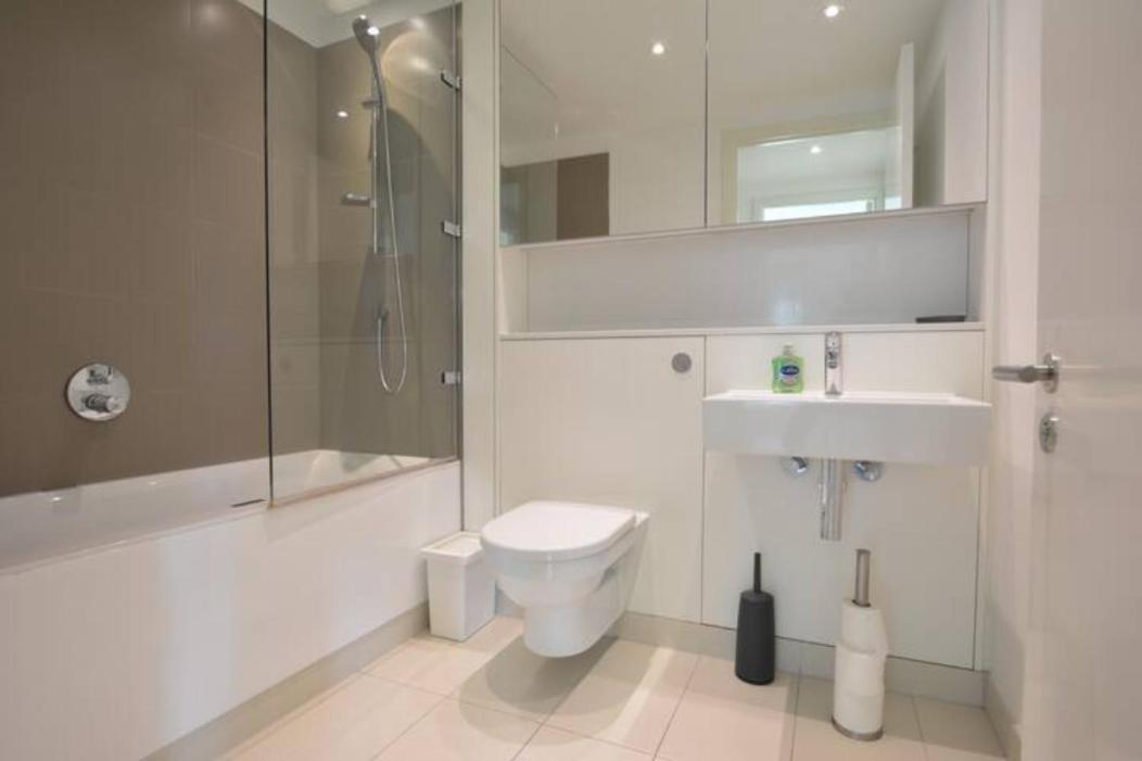 The Simpson - Luxury 2 Bed - Private Parking Apartment Edinburgh