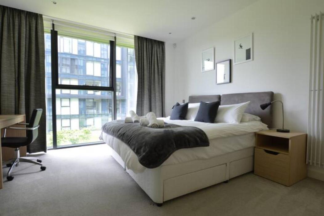 The Simpson - Luxury 2 Bed - Private Parking *