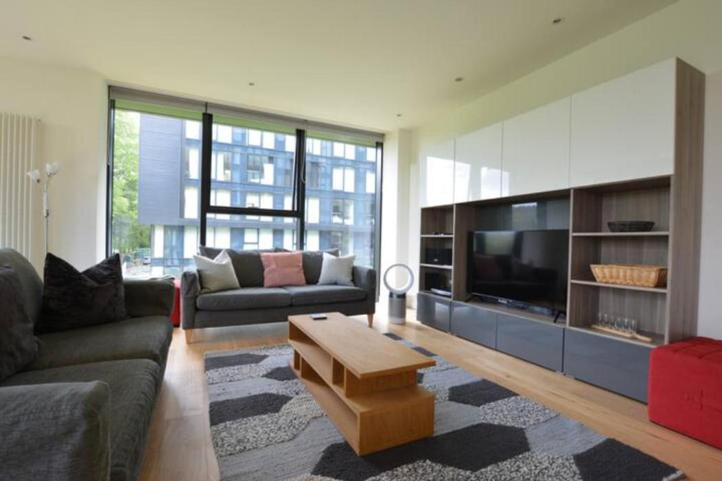The Simpson - Luxury 2 Bed - Private Parking Apartment *