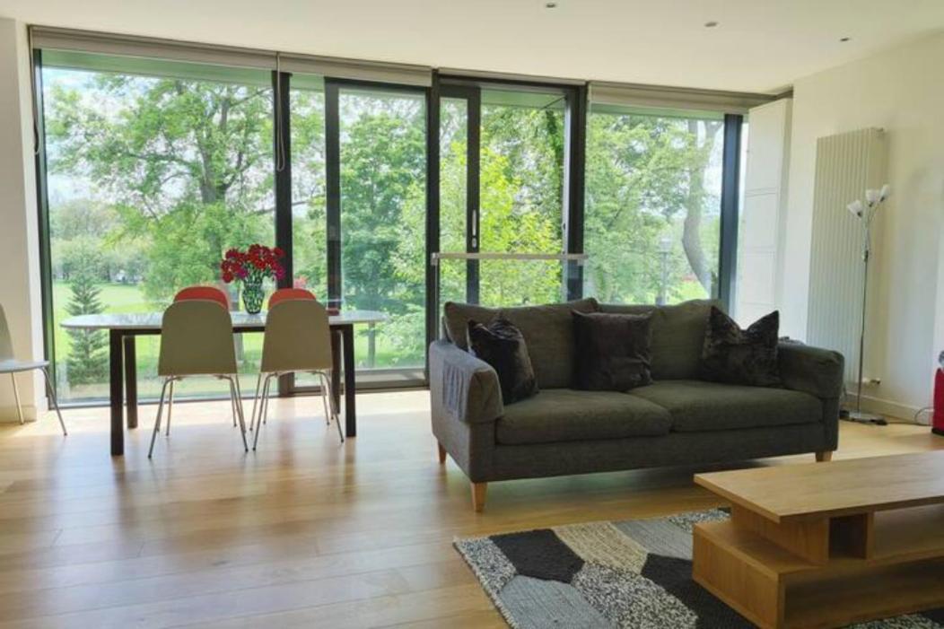 The Simpson - Luxury 2 Bed - Private Parking