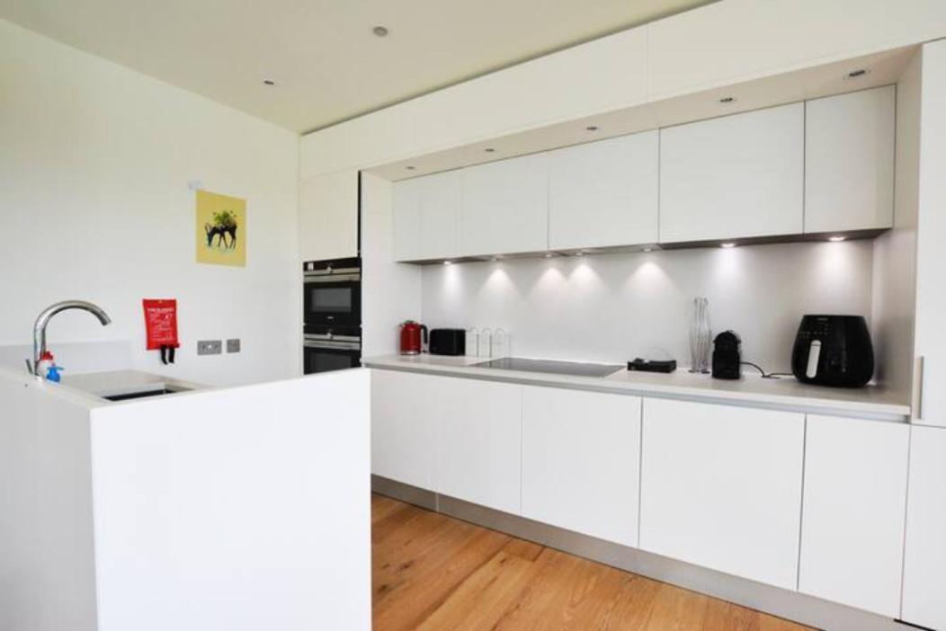 The Simpson - Luxury 2 Bed - Private Parking * Edinburgh