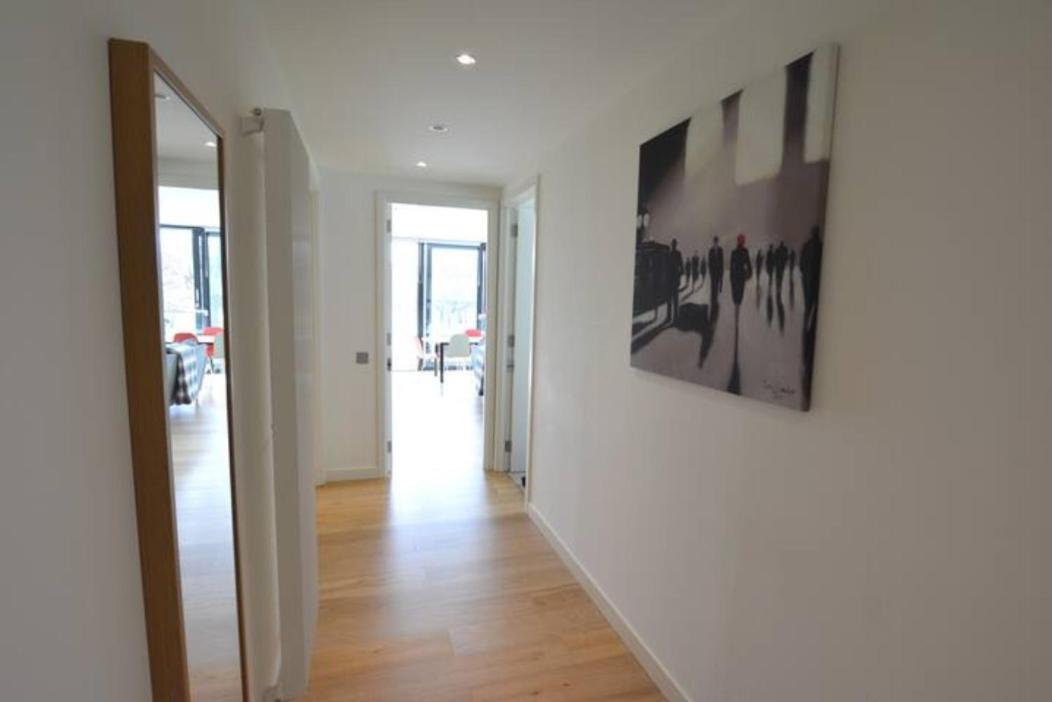 The Simpson - Luxury 2 Bed - Private Parking