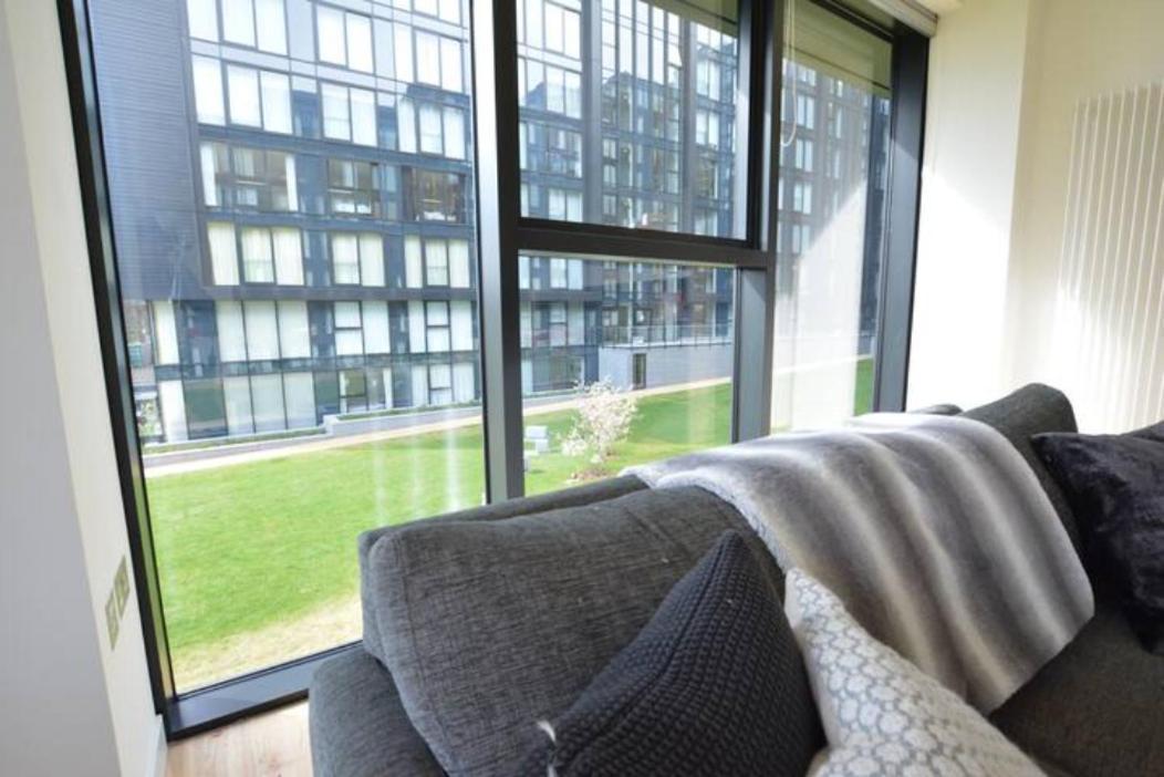 The Simpson - Luxury 2 Bed - Private Parking