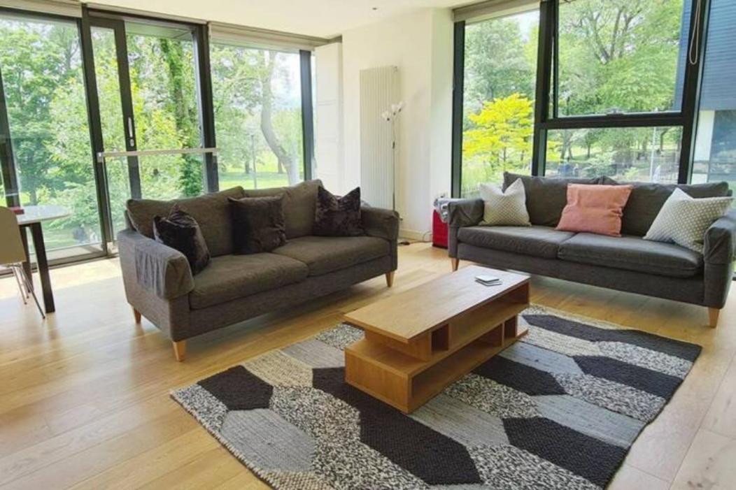 The Simpson - Luxury 2 Bed - Private Parking Edinburgh