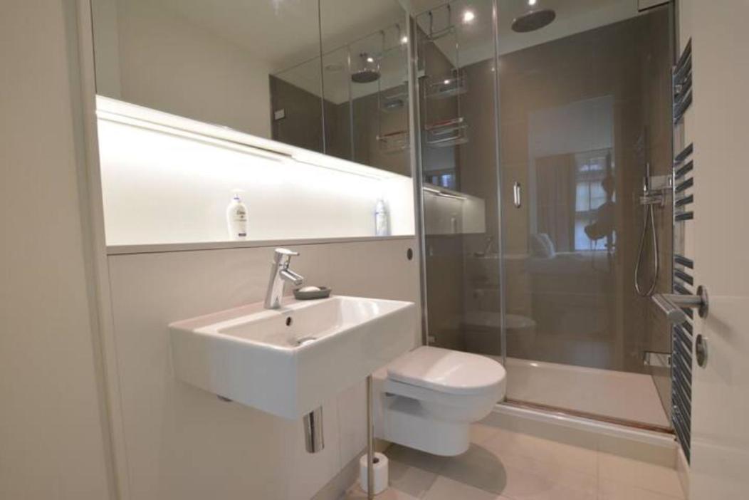 The Simpson - Luxury 2 Bed - Private Parking Apartment Edinburgh