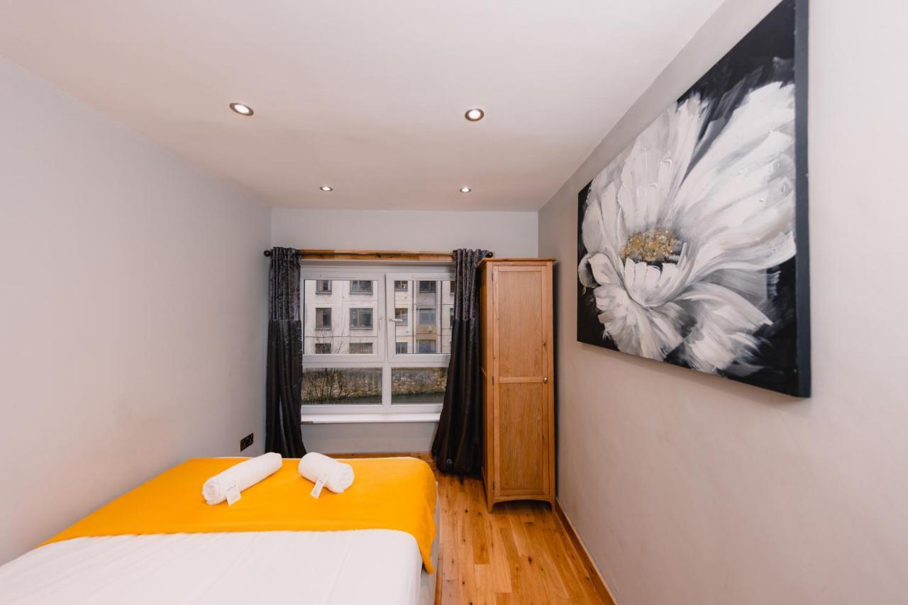 Superb Luxury Quality Central On Canal *