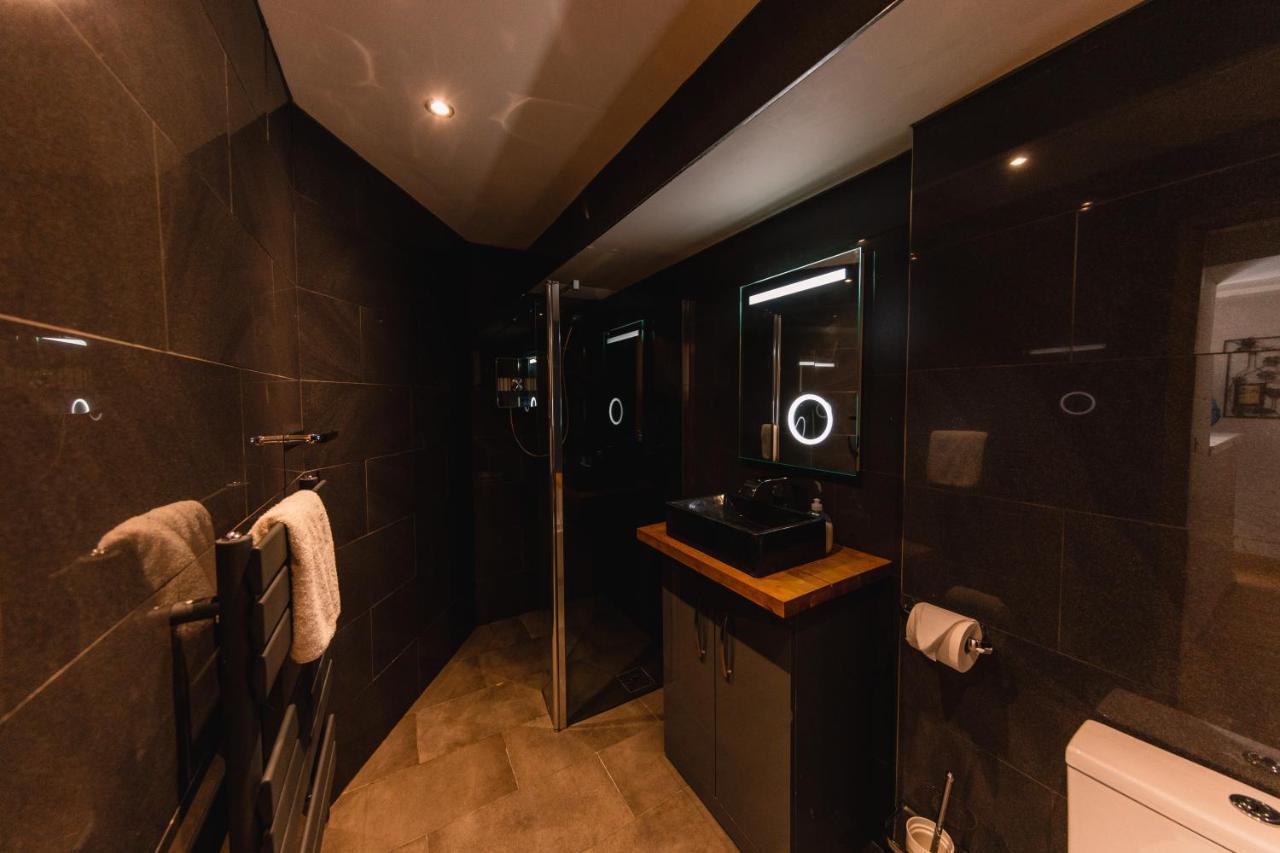 Superb Luxury Quality Central On Canal *