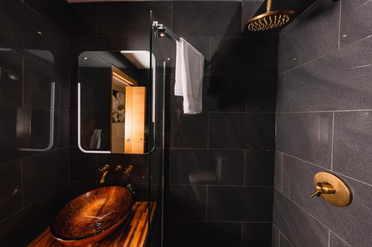 Superb Luxury Quality Central On Canal *