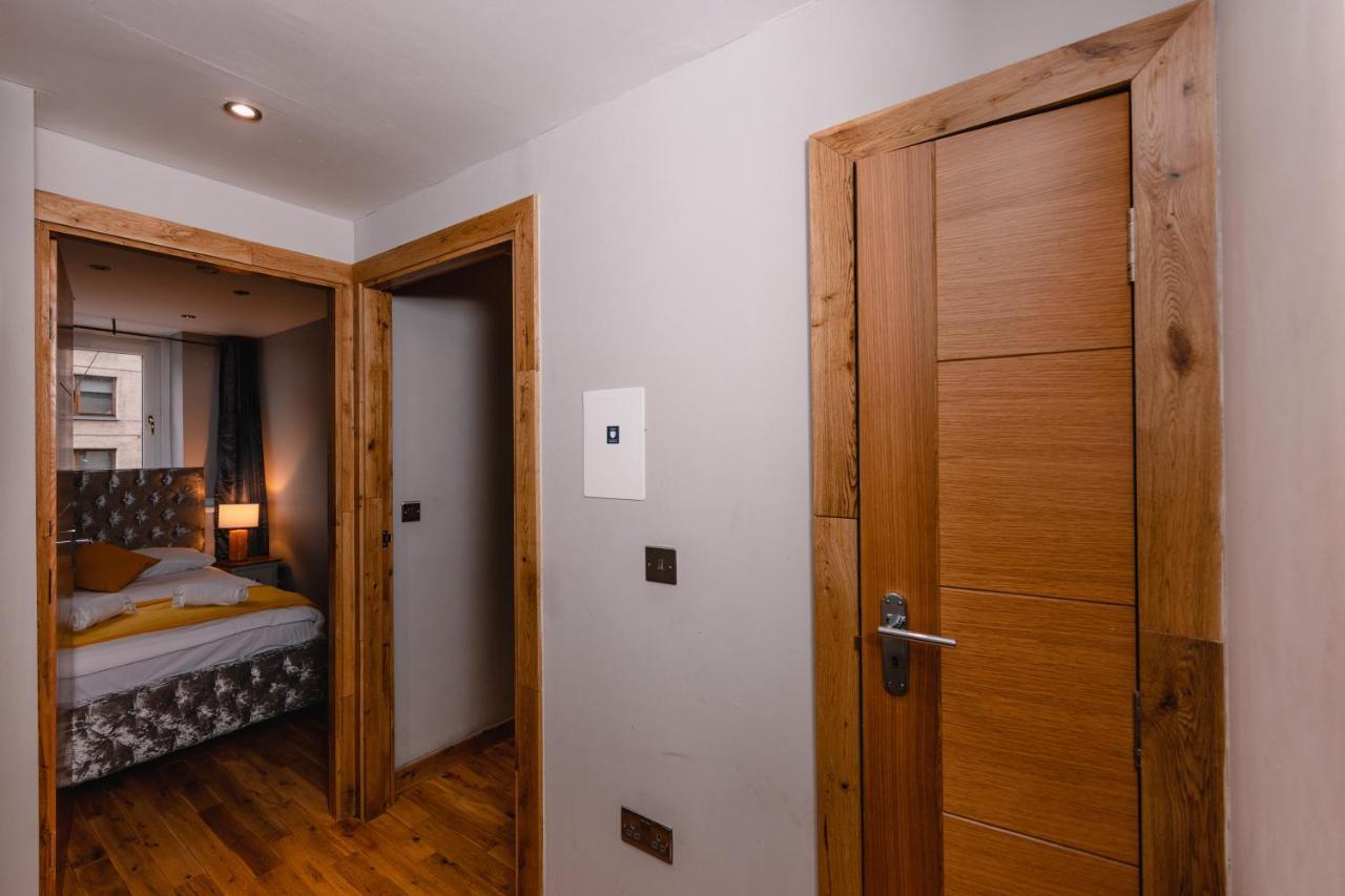 Superb Luxury Quality Central On Canal Apartment