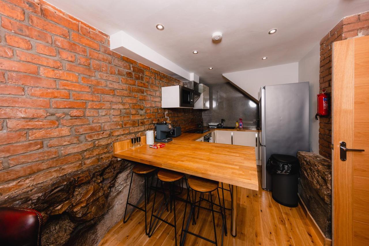 Superb Luxury Quality Central On Canal Apartment *