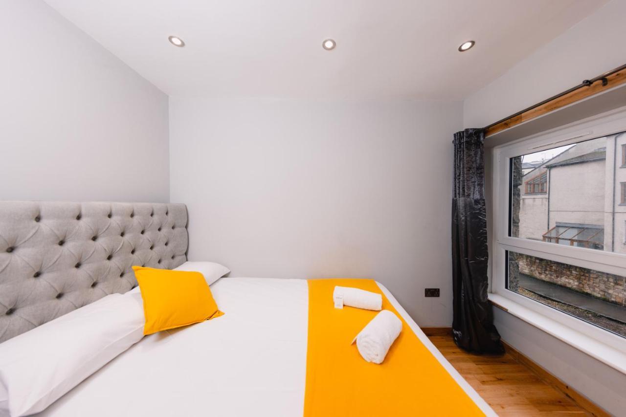 Superb Luxury Quality Central On Canal *