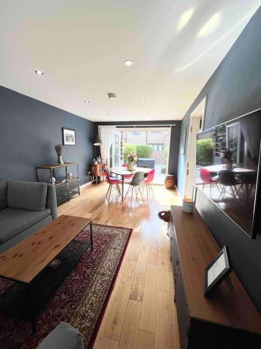 Gorgeous 3 Bed House Free Parking & Garden Edinburgh