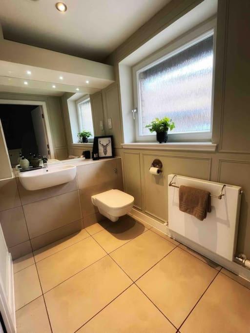 Gorgeous 3 Bed House Free Parking & Garden Holiday home *