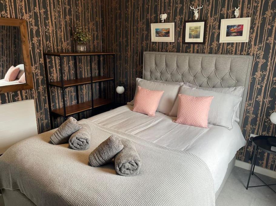 Gorgeous 3 Bed House Free Parking & Garden Holiday home Edinburgh
