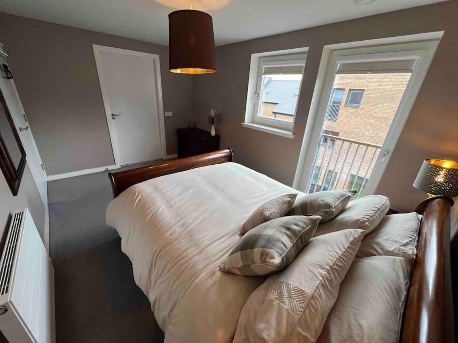 Gorgeous 3 Bed House Free Parking & Garden