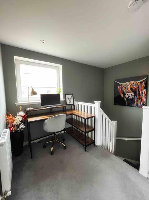 Gorgeous 3 Bed House Free Parking & Garden * Edinburgh