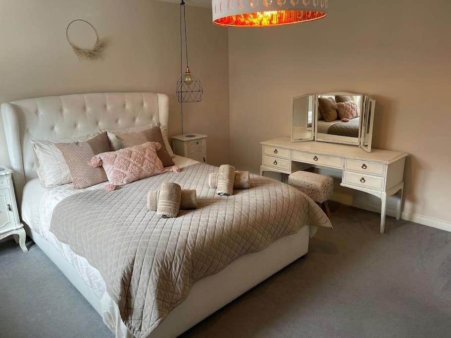 Gorgeous 3 Bed House Free Parking & Garden Edinburgh