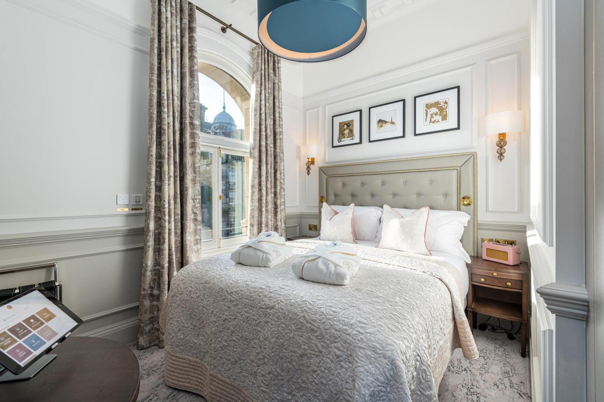 Righ Residences - George Street * Edinburgh
