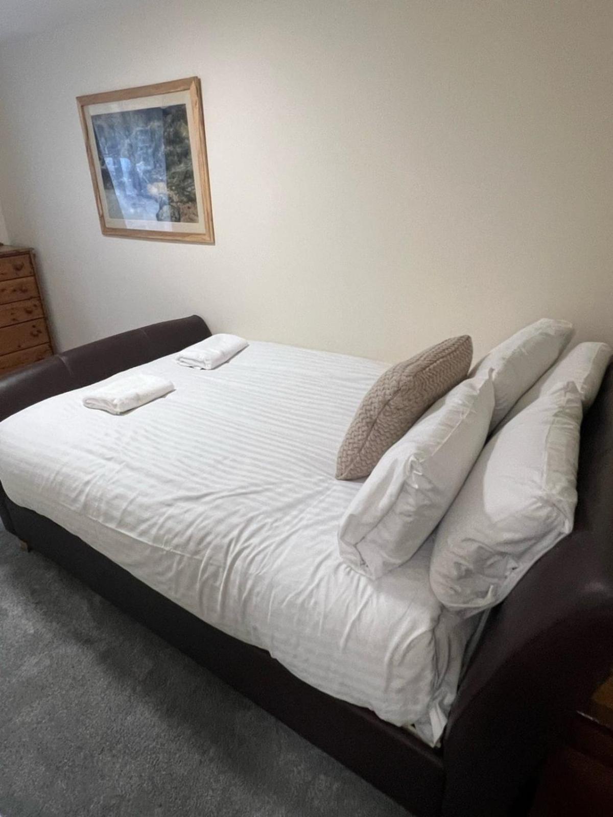 Brilliantly Located 2bd Flat Heart Of Edinburgh! *