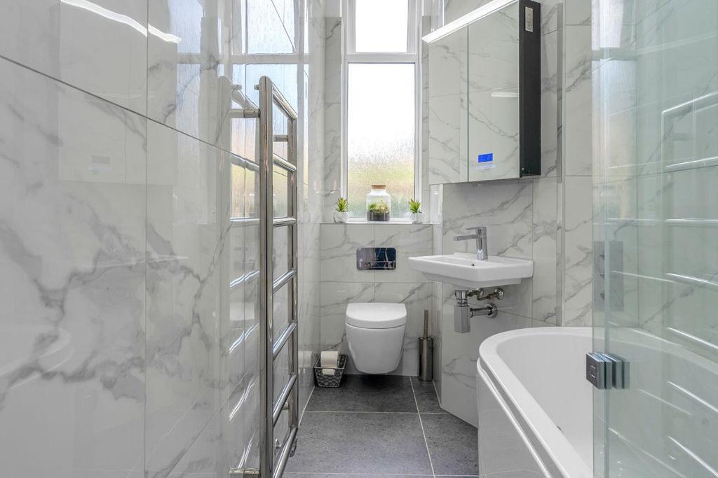 Apartment Stylish Elegance In City's Heart Edinburgh