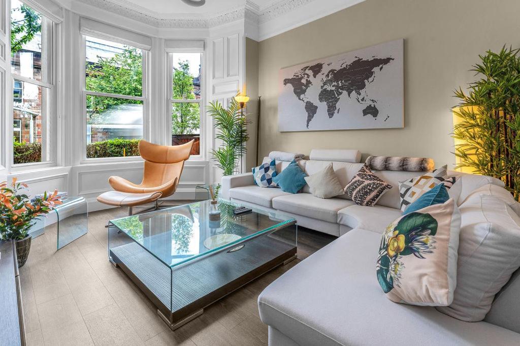 Apartment Stylish Elegance In City's Heart *