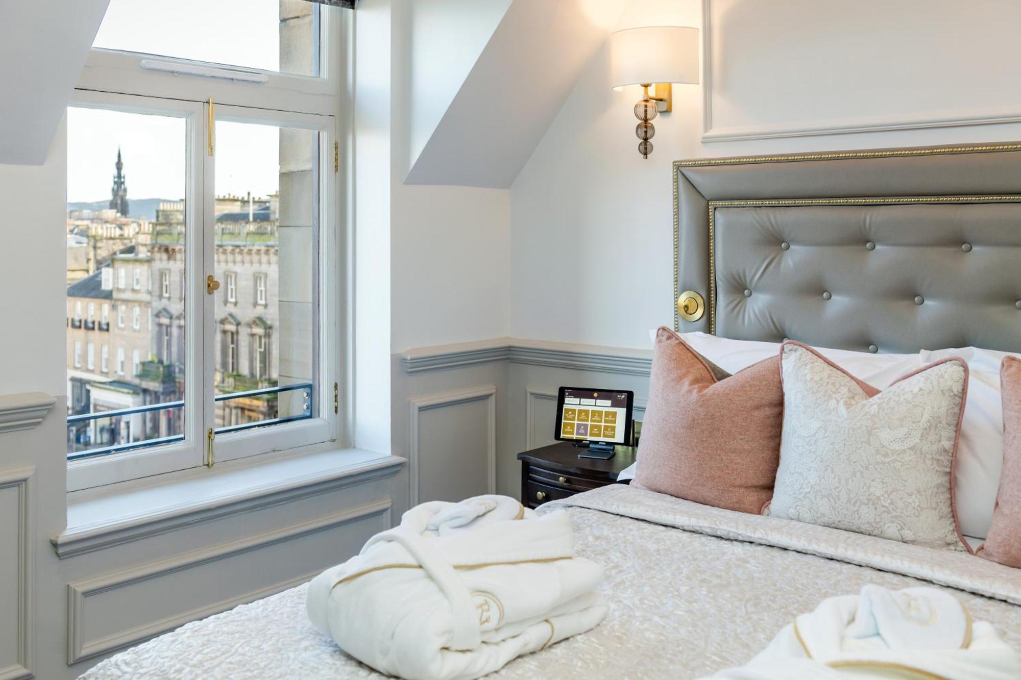 Righ Residences - George Street * Edinburgh