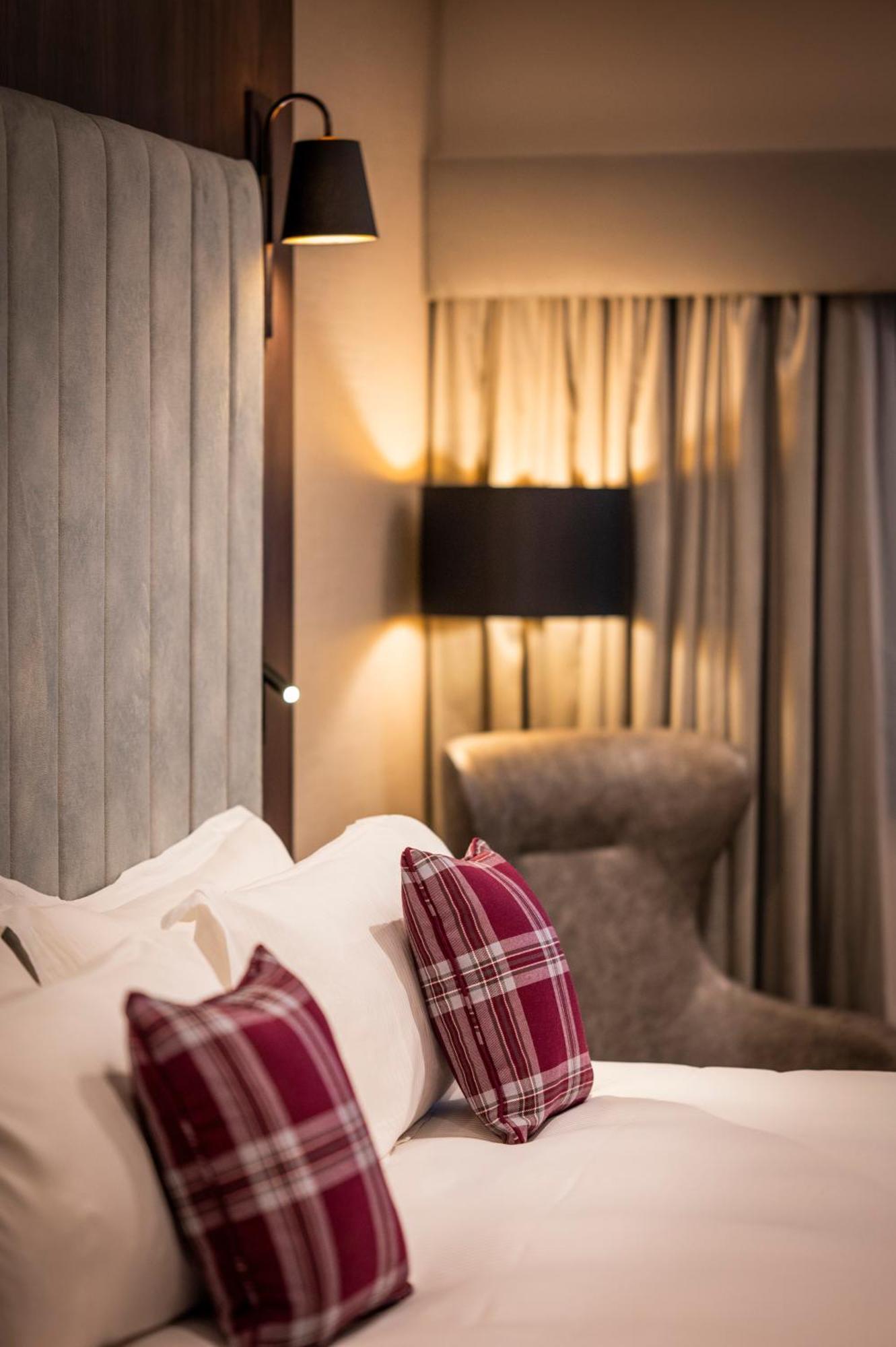 Tynecastle Park Hotel *