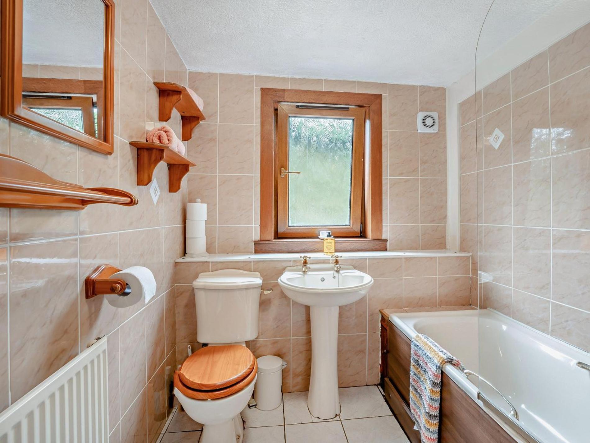 2 Bed In 53898 Holiday home