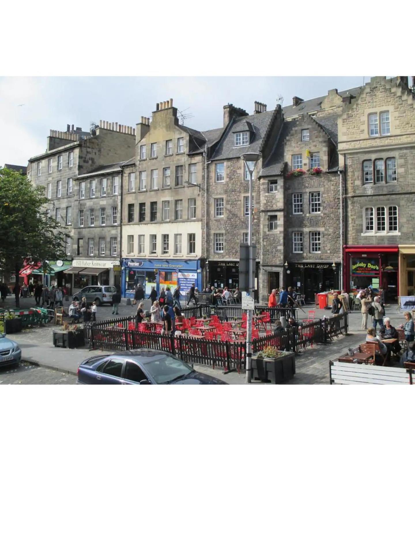 3 Bedrooms Flat In Old Town Sleeps 6 Edinburgh